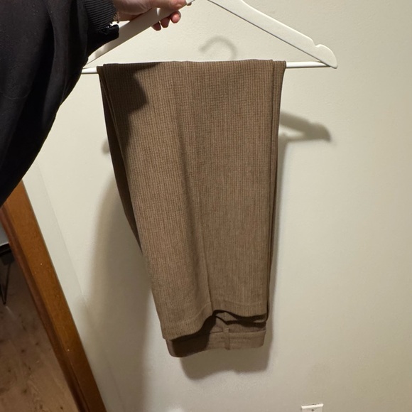 Aritzia Effortless Pants - Re-essential - Picture 4 of 7